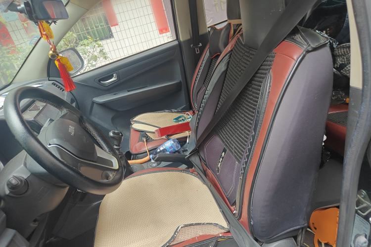Used Isuzu JLM 2018 2.5T Four-Wheel Drive Diesel Luxury Version with Extended Cargo Bed JE4D25Q5A Left Front Seat