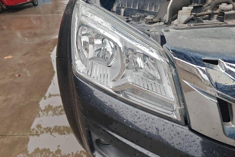 Used Isuzu JLM 2018 2.8T Classic Edition Two-Wheel Drive Luxury Version with Extended Cargo Bed JE493ZLQ5F Right Front Headlight