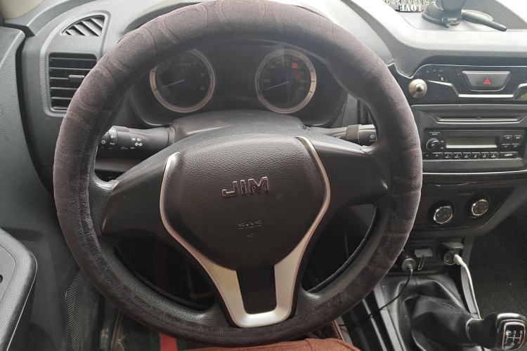 Used Isuzu JLM 2018 2.8T Classic Edition Two-Wheel Drive Luxury Version with Extended Cargo Bed JE493ZLQ5F Steering Wheel