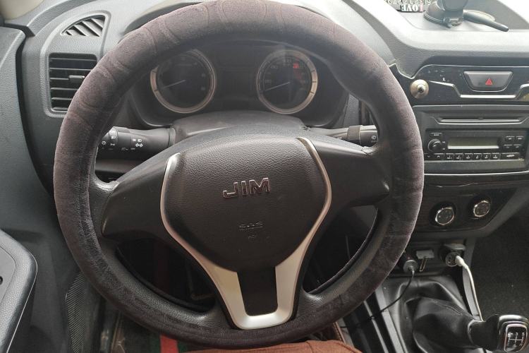 Used Isuzu JLM 2018 2.8T Classic Edition Two-Wheel Drive Luxury Version with Extended Cargo Bed JE493ZLQ5F Steering Wheel
