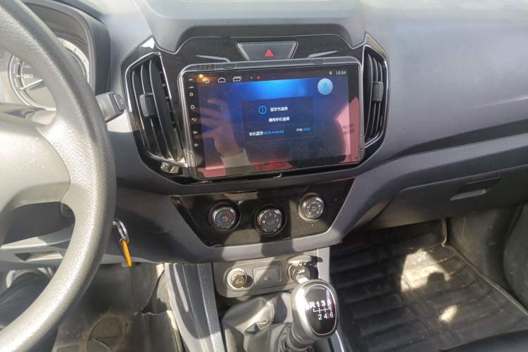 Used Isuzu JLM 2018 2.5T Two-Wheel Drive Diesel Luxury Version with Extended Cargo Bed JE4D25Q5A Audio And AC Panel