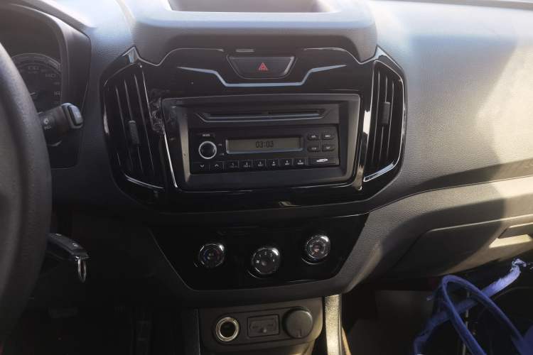 Used Isuzu JLM 2018 2.8T Classic Edition 4x4 Luxury Version JE493ZLQ5F Audio And AC Panel