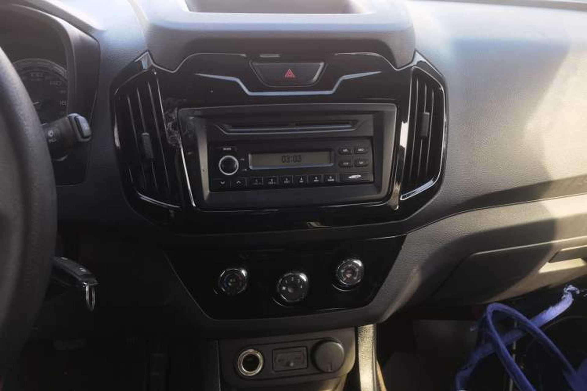 Used Isuzu JLM 2018 2.8T Classic Edition 4x4 Luxury Version JE493ZLQ5F Audio And AC Panel