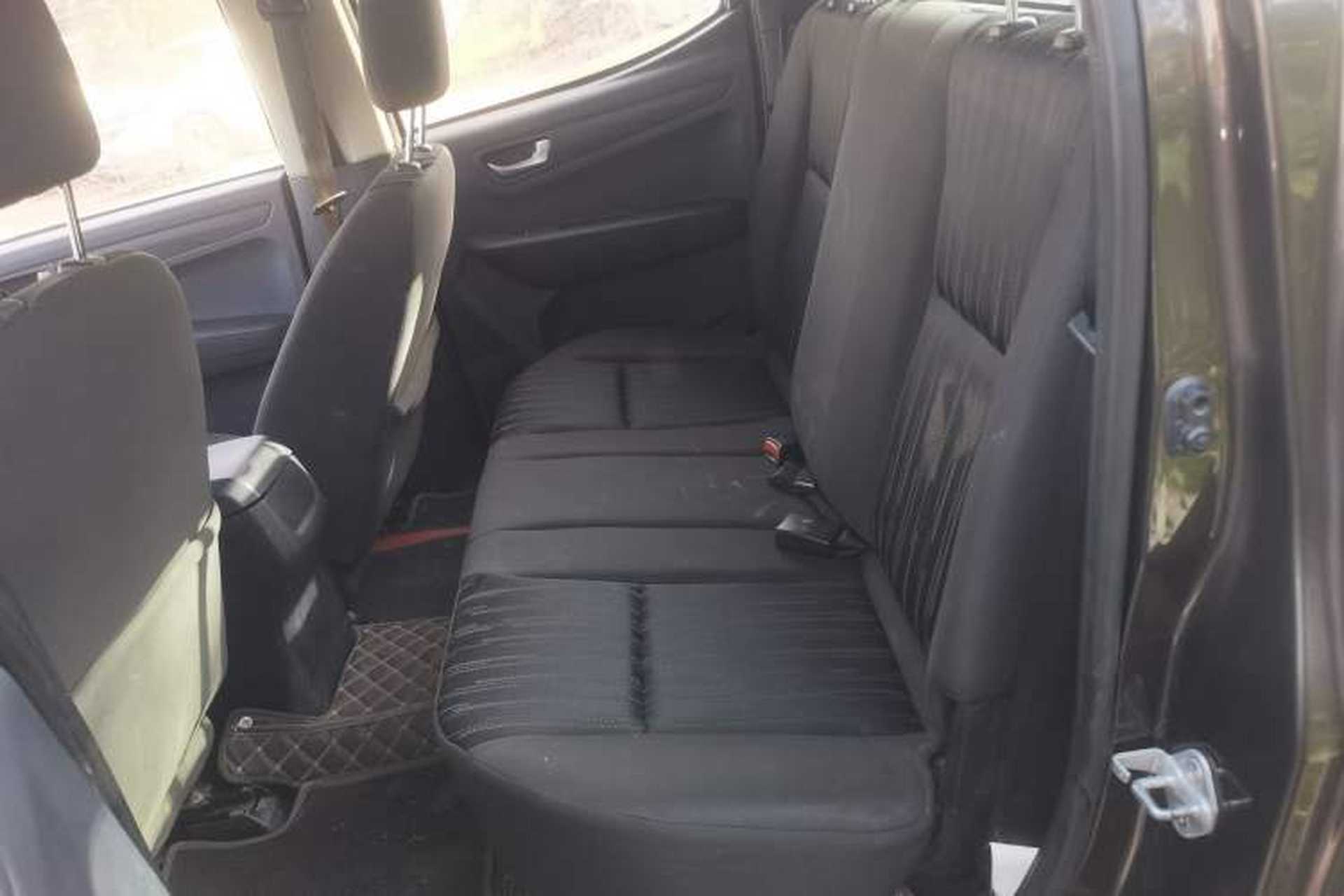 Used Isuzu JLM 2018 2.8T Classic Edition 4x4 Luxury Version JE493ZLQ5F Interior 4