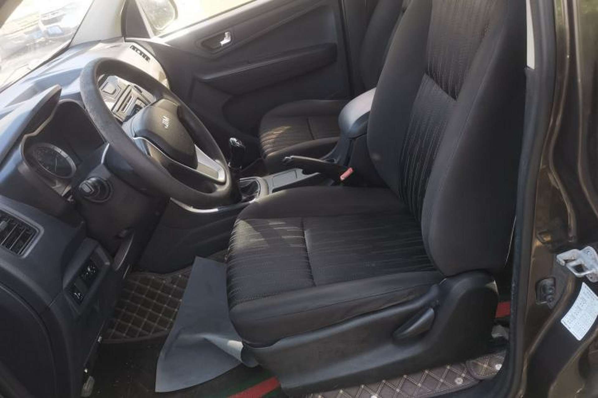 Used Isuzu JLM 2018 2.8T Classic Edition 4x4 Luxury Version JE493ZLQ5F Left Front Seat