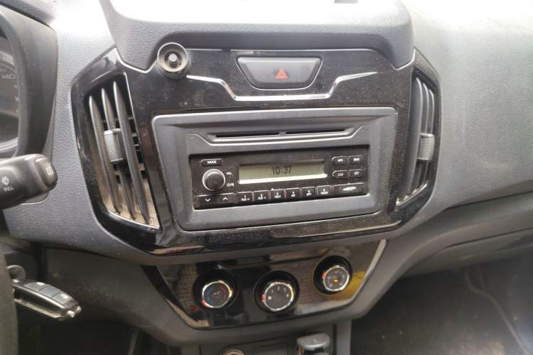 Used Isuzu JLM 2018 2.8T Classic Edition Two-Wheel Drive Luxury Version JE493ZLQ5F Audio And AC Panel