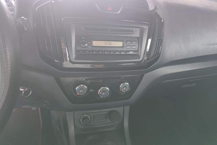 Used Isuzu JLM 2018 2.8T Classic Edition Two-Wheel Drive Luxury Version JE493ZLQ5F Audio And AC Panel