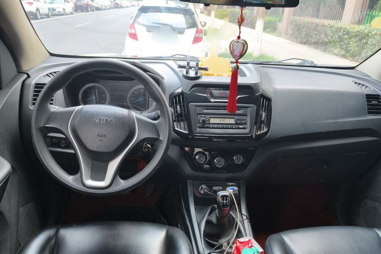 Used Isuzu JLM 2018 2.8T Classic Edition Two-Wheel Drive Luxury Version JE493ZLQ5F Center Console