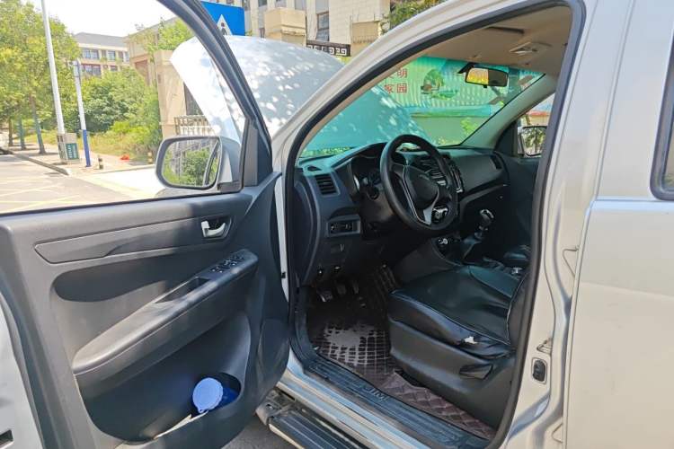 Used Isuzu JLM 2018 2.5T Four-Wheel Drive Diesel Luxury Version with Extended Cargo Bed JE4D25Q5A Driver Seat