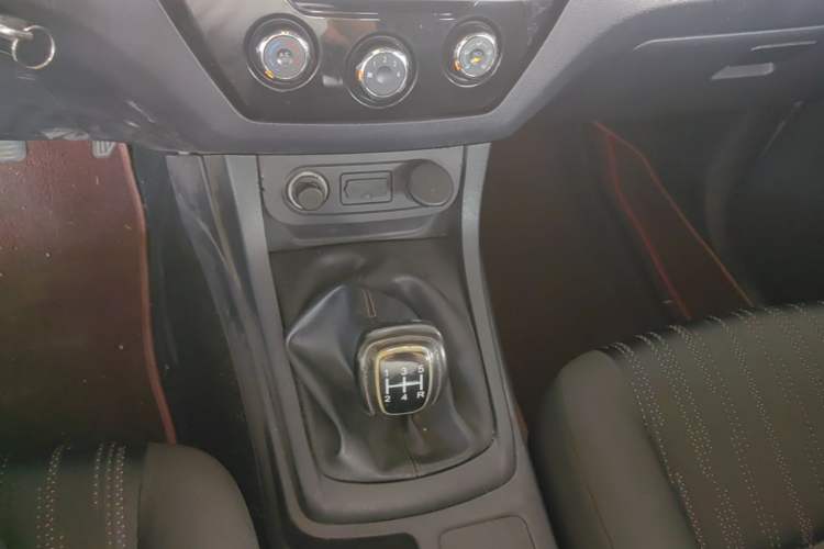 Used Isuzu JLM 2018 2.8T Classic Edition Two-Wheel Drive Luxury Version JE493ZLQ5F Gear Lever