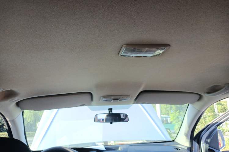 Used Isuzu JLM 2018 2.5T Two-Wheel Drive Diesel Luxury Version JE4D25Q5A Headliner