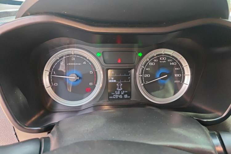 Used Isuzu JLM 2018 2.5T Four-Wheel Drive Diesel Luxury Version with Extended Cargo Bed JE4D25Q5A Instrument Cluster
