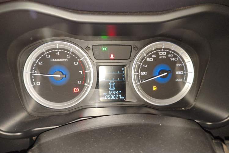 Used Isuzu JLM 2018 2.0T Two-Wheel-Drive Gasoline Ultra-Luxury Version 4K21D4T Instrument Cluster