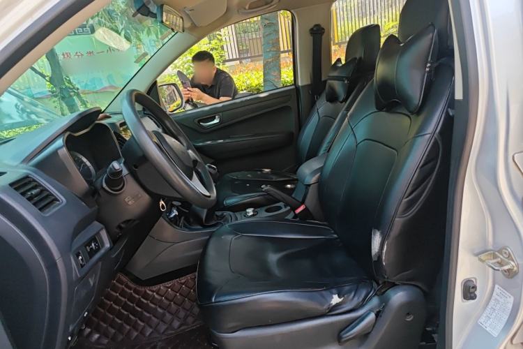 Used Isuzu JLM 2018 2.5T Four-Wheel Drive Diesel Luxury Version with Extended Cargo Bed JE4D25Q5A Left Front Seat