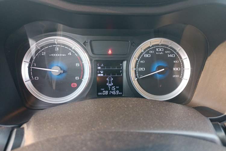 Used Isuzu JLM 2018 2.5T Two-Wheel Drive Diesel Luxury Version JE4D25Q5A Odometer Close Up