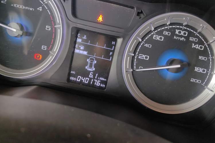Used Isuzu JLM 2018 2.8T Classic Edition Two-Wheel Drive Luxury Version JE493ZLQ5F Odometer Close Up