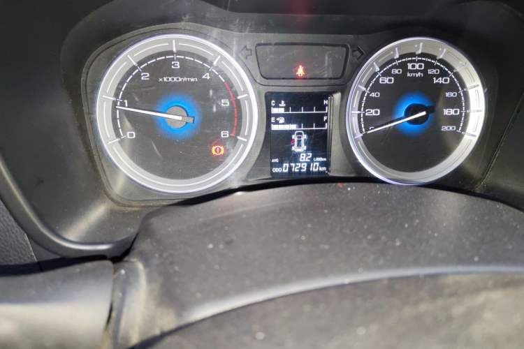 Used Isuzu JLM 2018 2.8T Classic Edition Two-Wheel Drive Luxury Version with Extended Cargo Bed JE493ZLQ5F Odometer Close Up