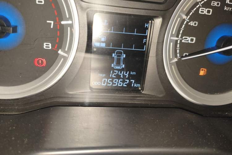 Used Isuzu JLM 2018 2.0T Two-Wheel-Drive Gasoline Ultra-Luxury Version 4K21D4T Odometer Close Up