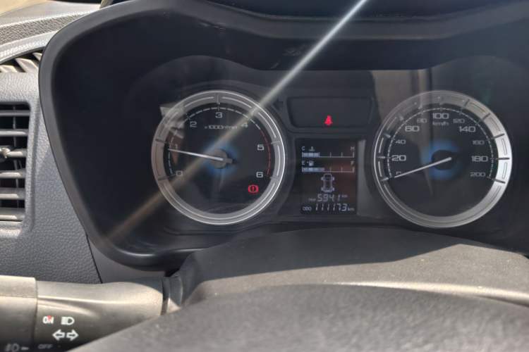 Used Isuzu JLM 2018 2.8T Classic Edition Two-Wheel Drive Luxury Version JE493ZLQ5F Odometer Close Up