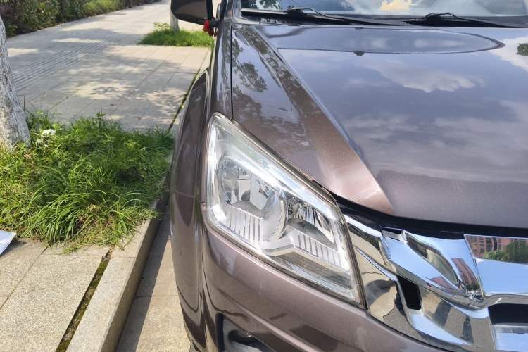 Used Isuzu JLM 2018 2.8T Classic Edition Two-Wheel Drive Luxury Version JE493ZLQ5F Right Front Headlight