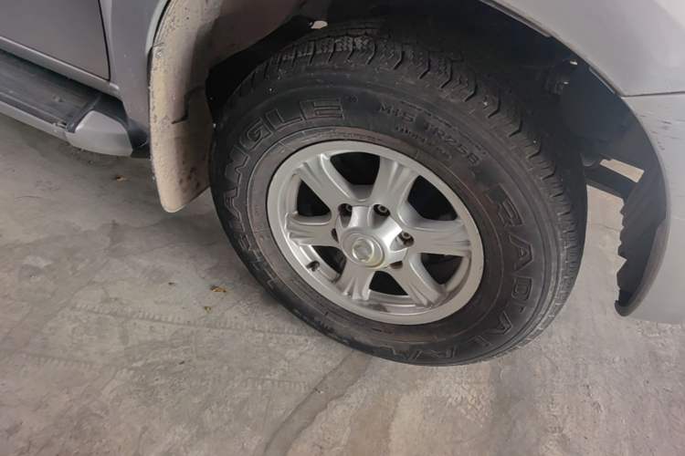 Used Isuzu JLM 2018 2.8T Classic Edition Two-Wheel Drive Luxury Version JE493ZLQ5F Right Front Wheel Hub