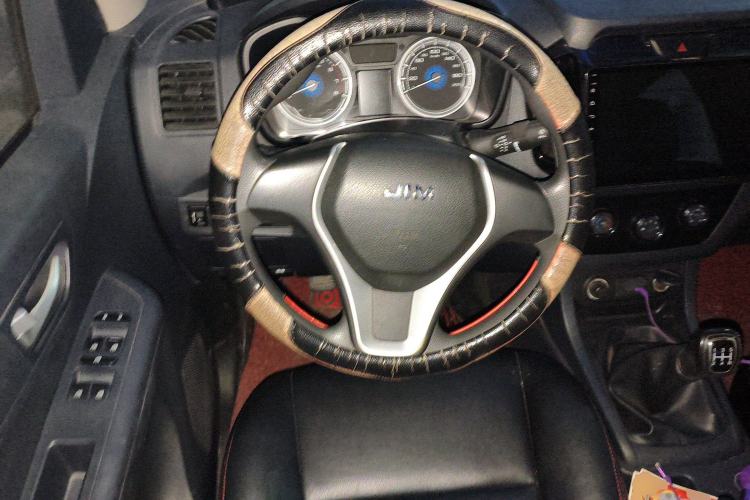 Used Isuzu JLM 2018 2.0T Two-Wheel-Drive Gasoline Ultra-Luxury Version 4K21D4T Steering Wheel