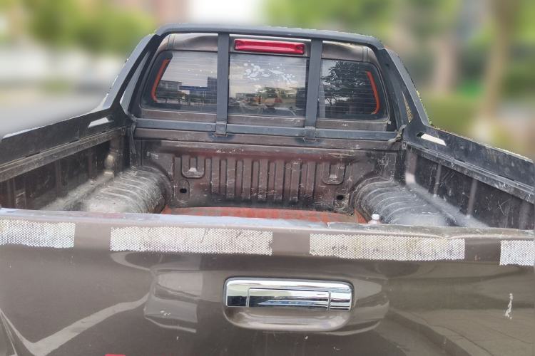 Used Isuzu JLM 2018 2.8T Classic Edition Two-Wheel Drive Luxury Version JE493ZLQ5F Trunk