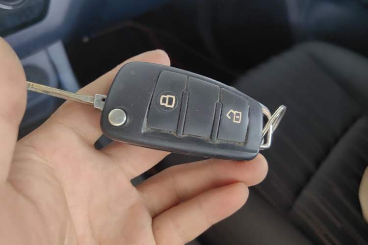 Used Isuzu JLM 2018 2.8T Classic Edition Two-Wheel Drive Luxury Version JE493ZLQ5F Vehicle Key