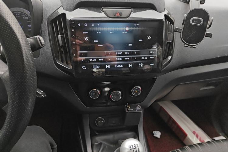 Used Isuzu JLM 2018 2.5T Four-Wheel Drive Diesel Luxury Version with Extended Cargo Bed JE4D25Q5A Audio And AC Panel