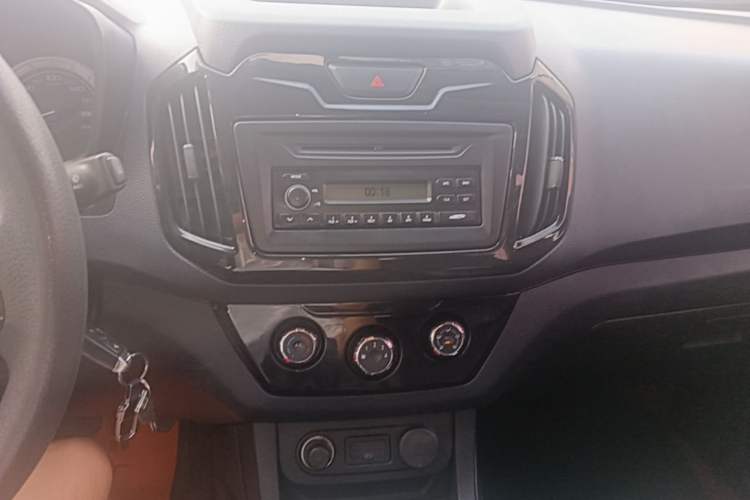 Used Isuzu JLM 2018 2.8T Classic Edition 4x4 Luxury Version JE493ZLQ5F Audio And AC Panel