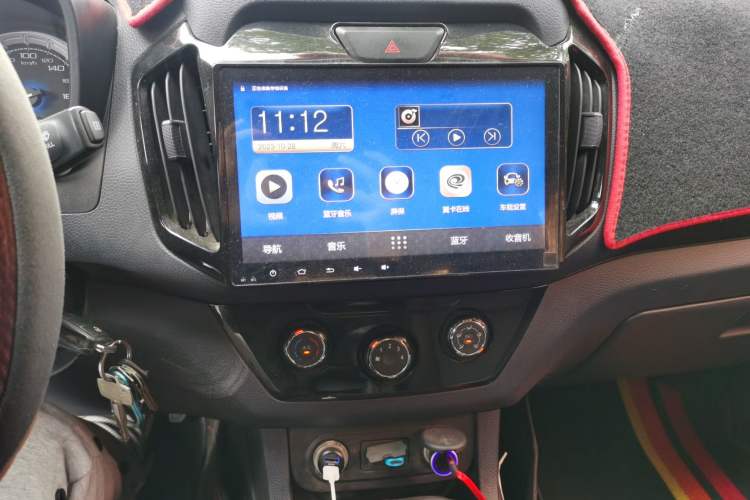 Used Isuzu JLM 2018 2.5T Two-Wheel Drive Diesel Luxury Version JE4D25Q5A Audio And AC Panel