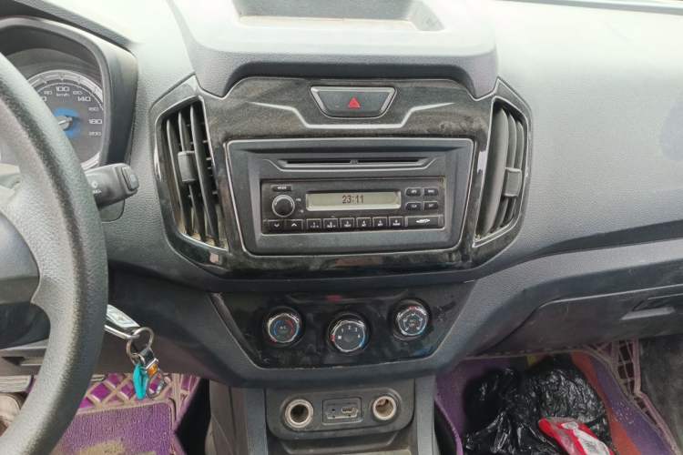 Used Isuzu JLM 2018 2.8T Classic Edition 4x4 Luxury Model with Extended Cargo Bed JE493ZLQ5F Audio And AC Panel