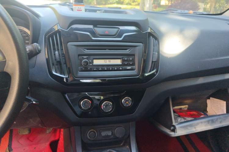 Used Isuzu JLM 2018 2.8T Classic Edition Two-Wheel Drive Luxury Version with Extended Cargo Bed JE493ZLQ5F Audio And AC Panel