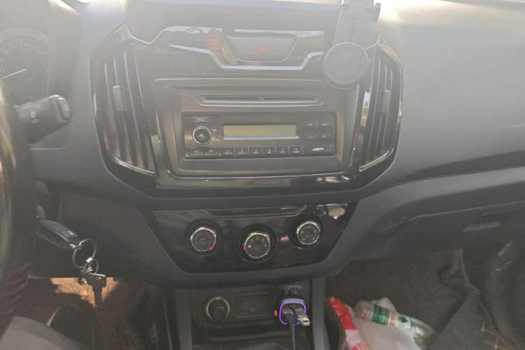 Used Isuzu JLM 2018 2.8T Classic Edition Two-Wheel Drive Luxury Version with Extended Cargo Bed JE493ZLQ5F Audio And AC Panel