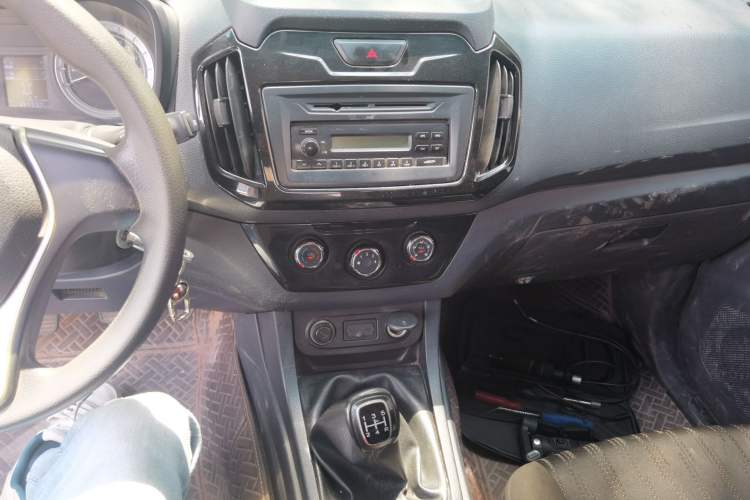 Used Isuzu JLM 2018 2.8T Classic Edition 4x4 Luxury Model with Extended Cargo Bed JE493ZLQ5F Audio And AC Panel