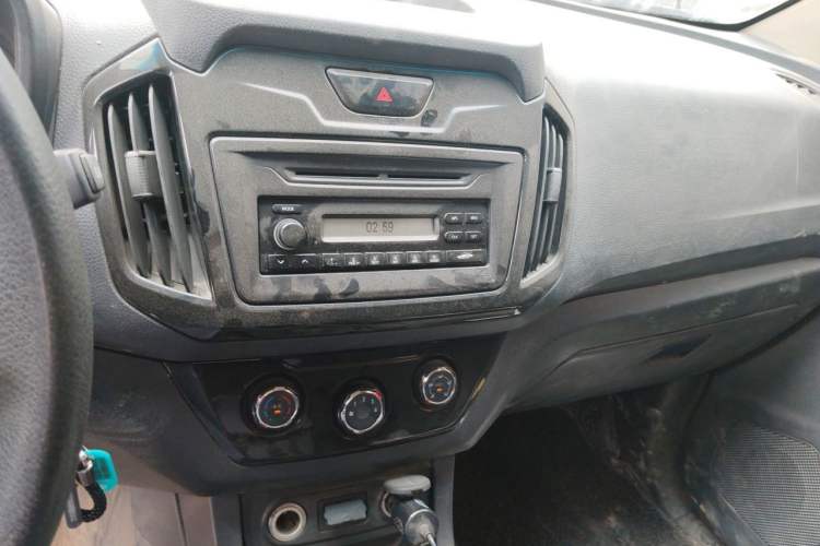 Used Isuzu JLM 2018 2.8T Classic Edition 4x4 Luxury Model with Extended Cargo Bed JE493ZLQ5F Audio And AC Panel