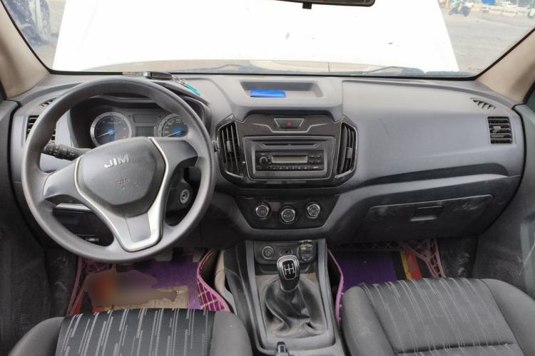 Used Isuzu JLM 2018 2.8T Classic Edition 4x4 Luxury Model with Extended Cargo Bed JE493ZLQ5F Center Console