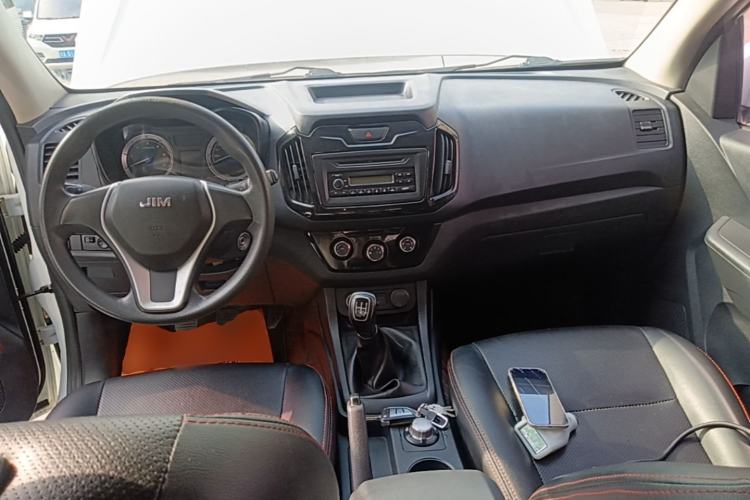 Used Isuzu JLM 2018 2.8T Classic Edition 4x4 Luxury Version JE493ZLQ5F Center Console