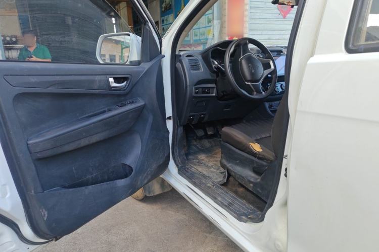 Used Isuzu JLM 2018 2.8T Classic Edition Two-Wheel Drive Luxury Version with Extended Cargo Bed JE493ZLQ5F Driver Seat