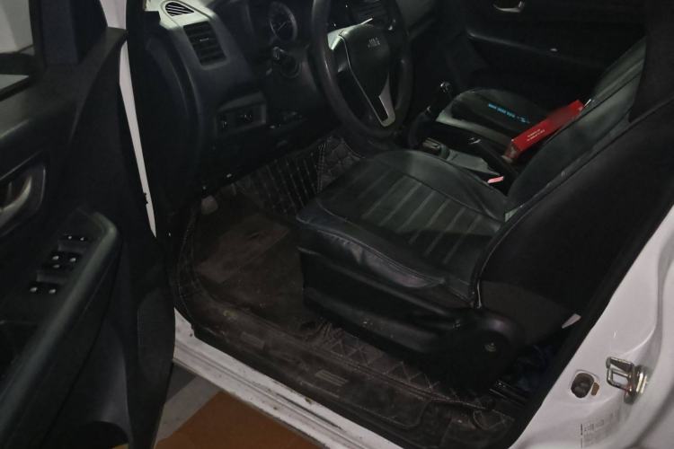 Used Isuzu JLM 2018 2.8T Classic Edition Two-Wheel Drive Luxury Version with Extended Cargo Bed JE493ZLQ5F Driver Seat