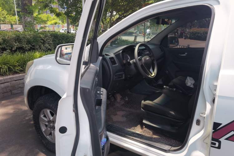 Used Isuzu JLM 2018 2.8T Classic Edition 4x4 Luxury Model with Extended Cargo Bed JE493ZLQ5F Driver Seat