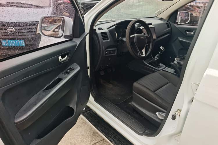 Used Isuzu JLM 2018 2.5T Two-Wheel Drive Diesel Luxury Version JE4D25Q5A Driver Seat