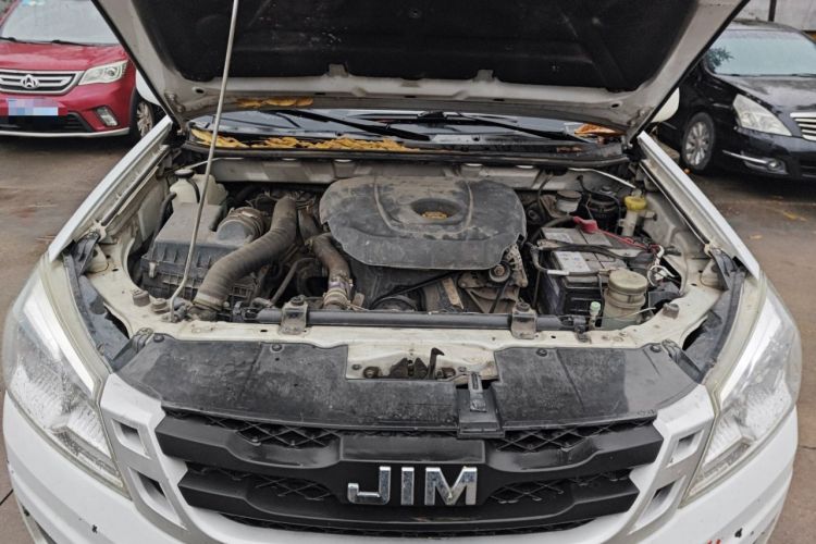 Used Isuzu JLM 2018 2.5T Four-Wheel Drive Diesel Luxury Version with Extended Cargo Bed JE4D25Q5A Engine Bay