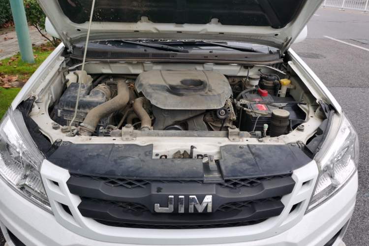 Used Isuzu JLM 2018 2.5T Two-Wheel Drive Diesel Luxury Version JE4D25Q5A Engine Bay