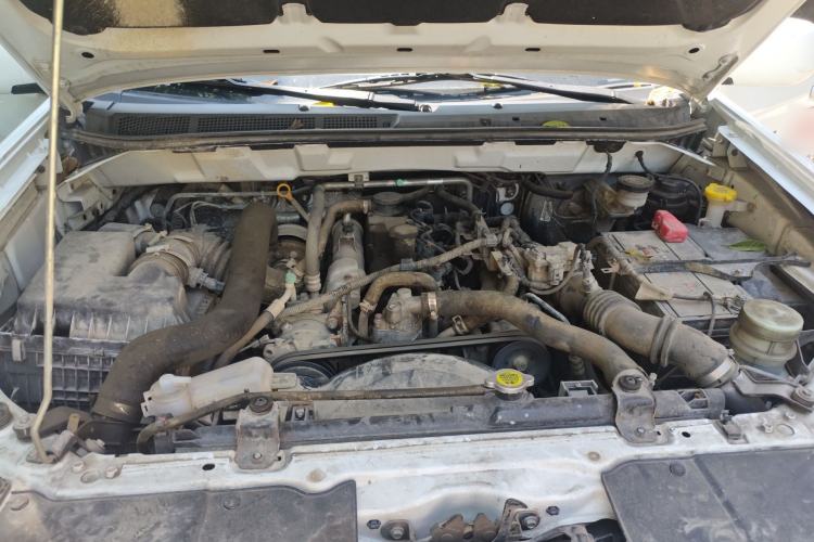 Used Isuzu JLM 2018 2.8T Classic Edition Two-Wheel Drive Luxury Version with Extended Cargo Bed JE493ZLQ5F Engine Bay