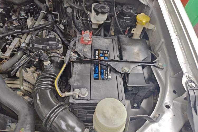 Used Isuzu JLM  Engine Bay Left