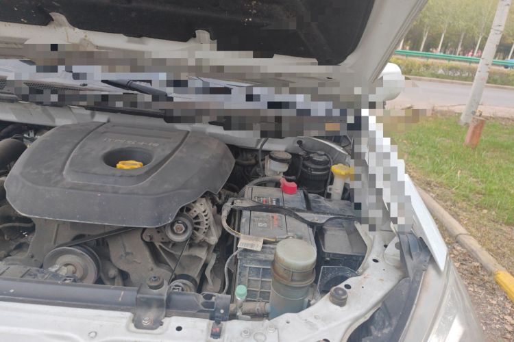 Used Isuzu JLM 2018 2.5T Four-Wheel Drive Diesel Luxury Version JE4D25Q5A Engine Bay Left