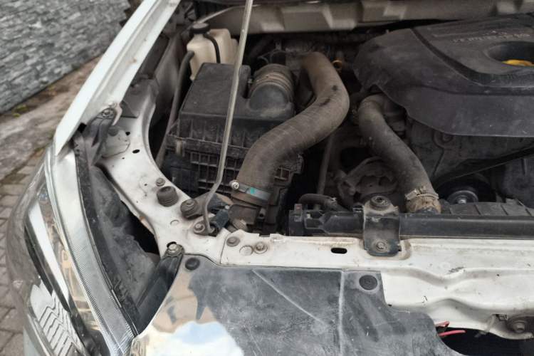 Used Isuzu JLM 2018 2.5T Four-Wheel Drive Diesel Luxury Version JE4D25Q5A Engine Bay Right