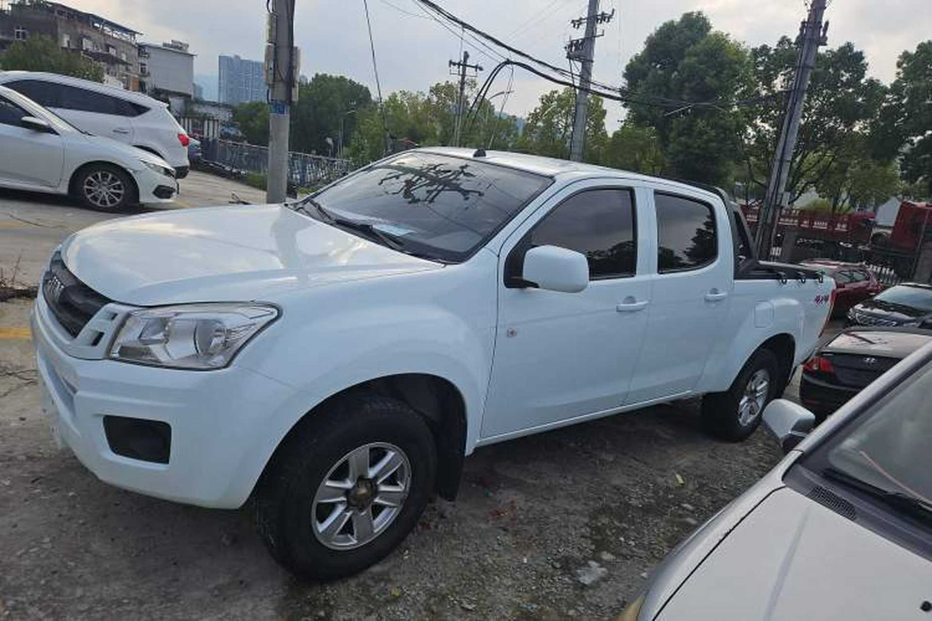 Used Isuzu JLM 2018 2.8T Classic Edition 4x4 Luxury Model with Extended Cargo Bed JE493ZLQ5F Exterior 3