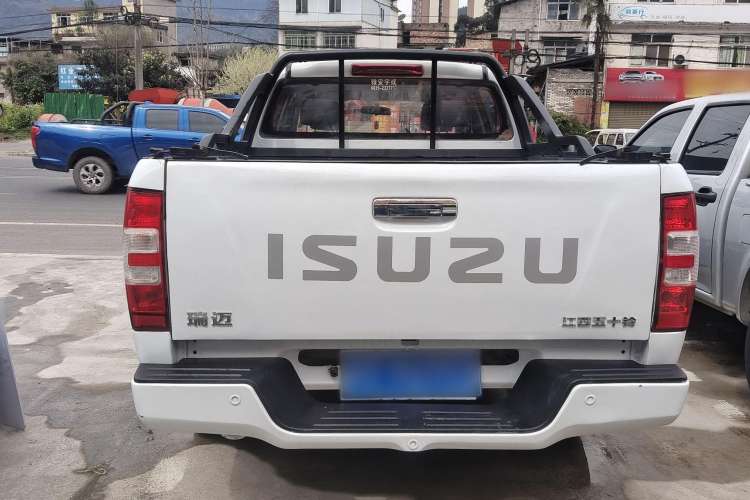 Used Isuzu JLM 2018 2.5T Two-Wheel Drive Diesel Luxury Version with Extended Cargo Bed JE4D25Q5A Exterior 4